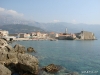 Pogled na Stari grad sa staze za plažu Mogren